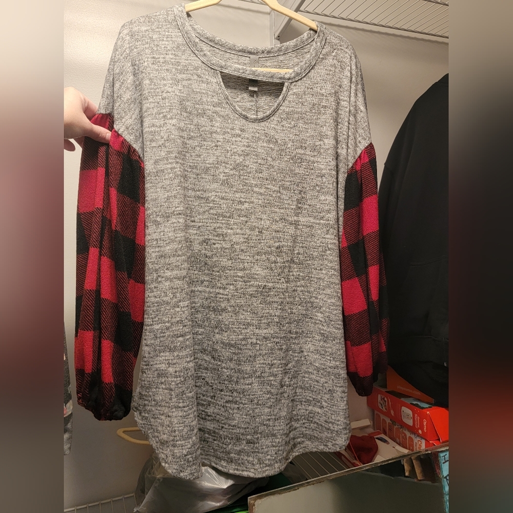 HoneyMe Grey Solid w/ Buffalo Plaid Bubble Sleeves - Boutique purchase.